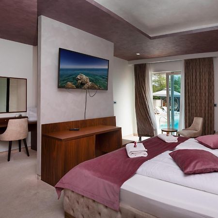 Villa Pasis โรวีน ภายนอก รูปภาพ