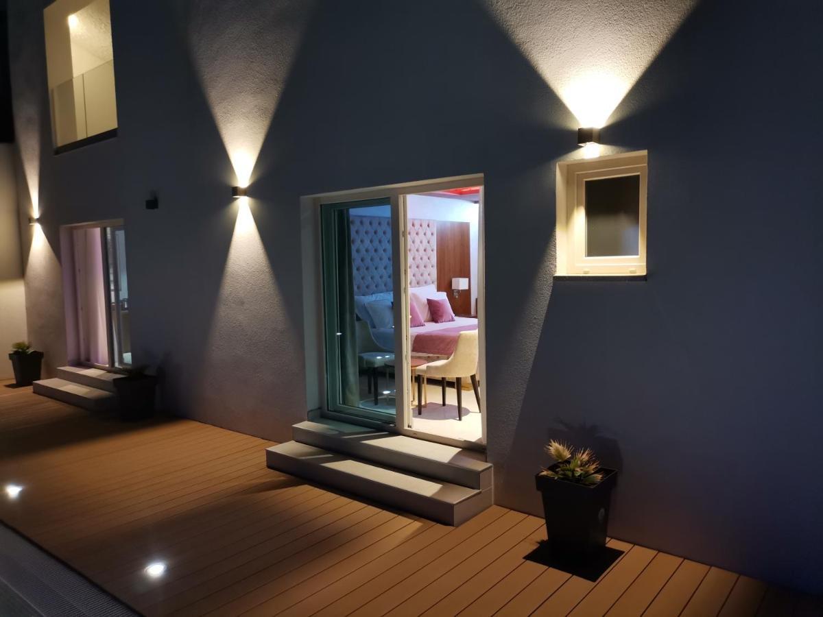 Villa Pasis โรวีน ภายนอก รูปภาพ