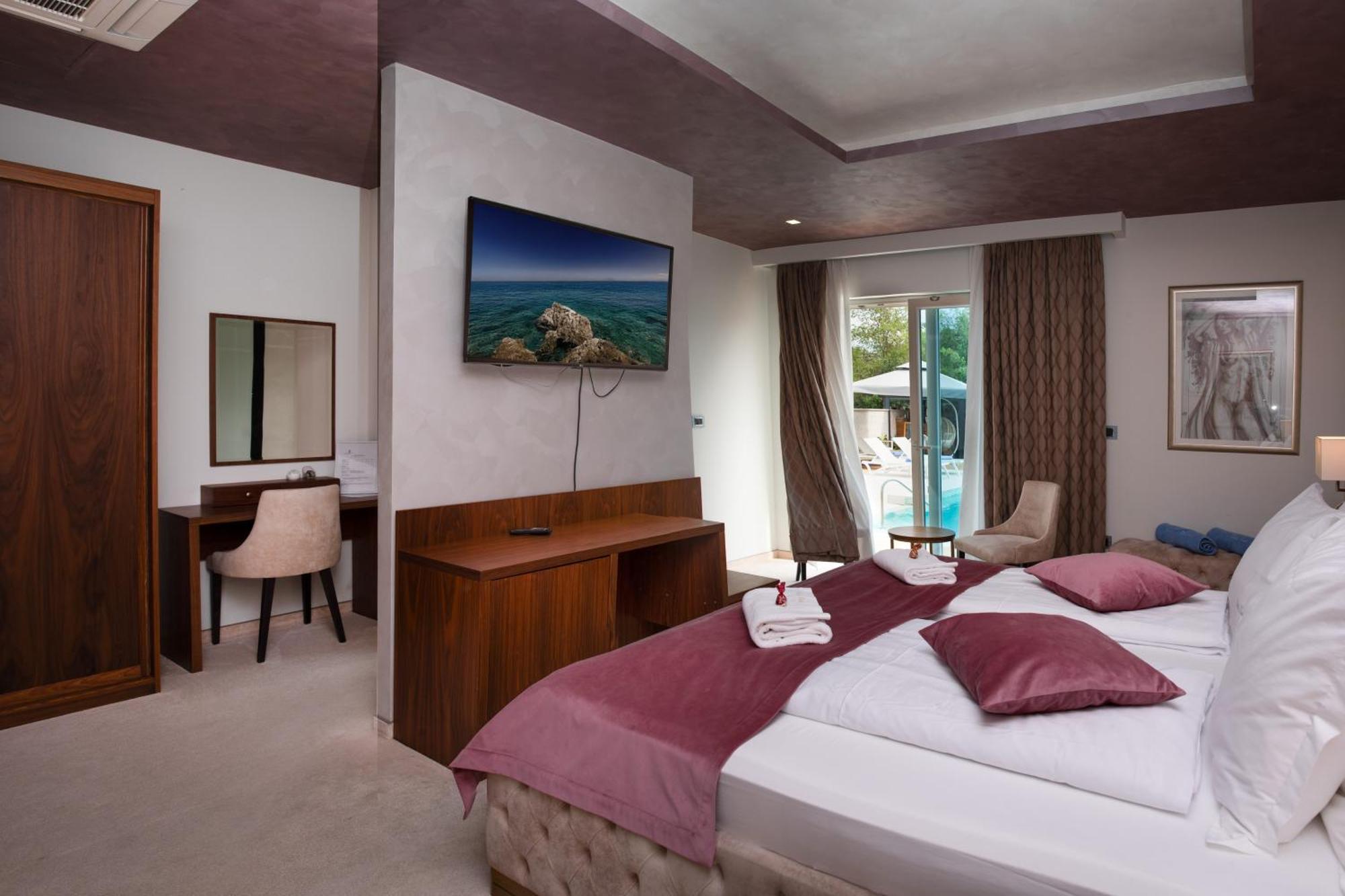 Villa Pasis โรวีน ภายนอก รูปภาพ
