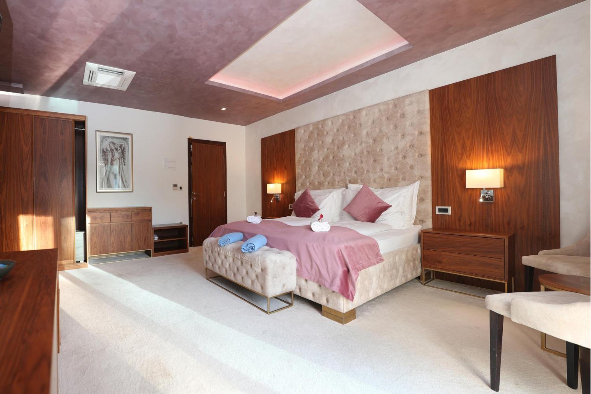 Villa Pasis โรวีน ภายนอก รูปภาพ