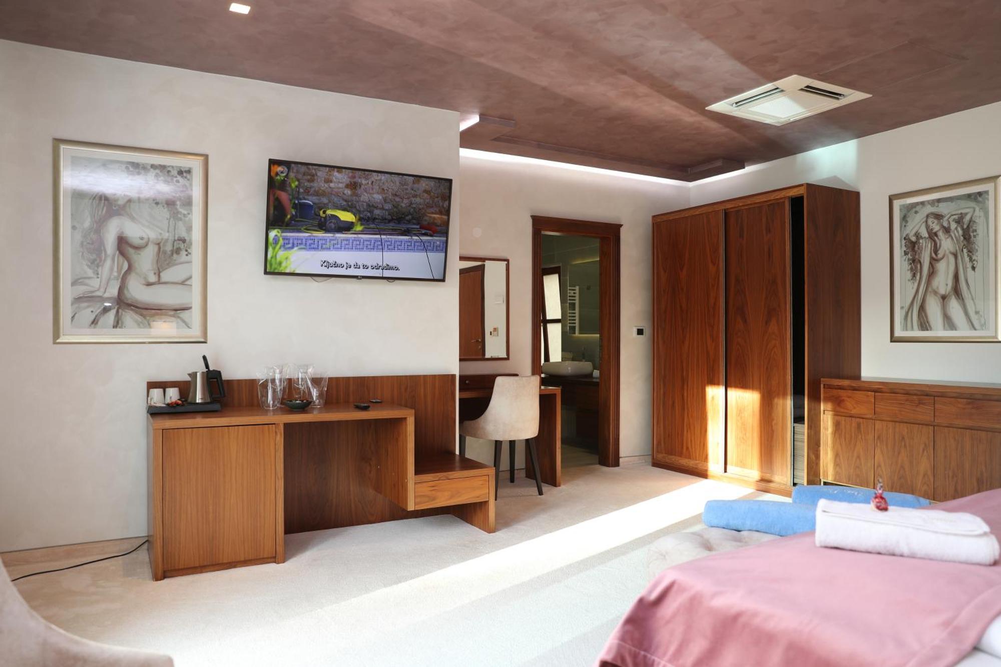 Villa Pasis โรวีน ภายนอก รูปภาพ