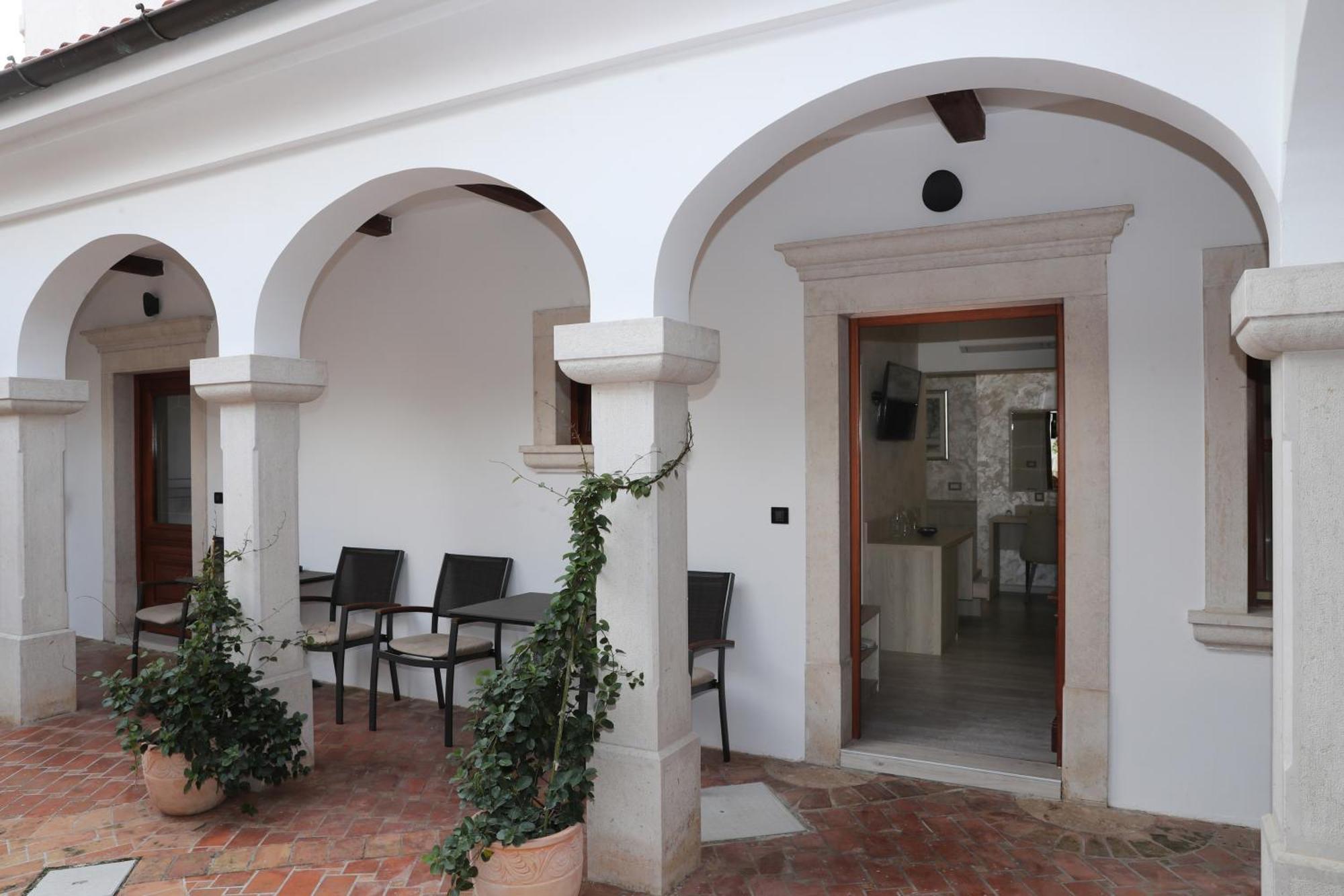 Villa Pasis โรวีน ภายนอก รูปภาพ